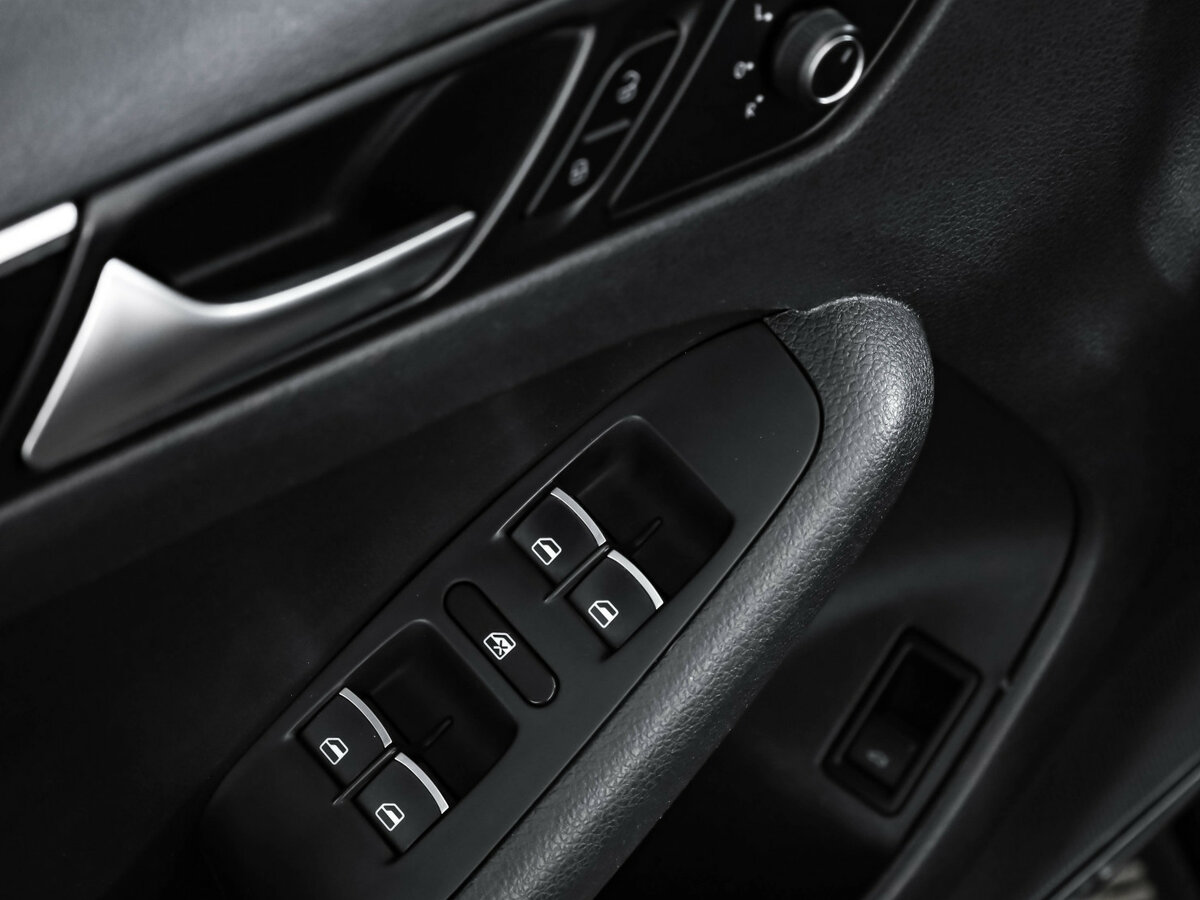 Volkswagen Jetta с пробегом — 2017 год. Фото: #21