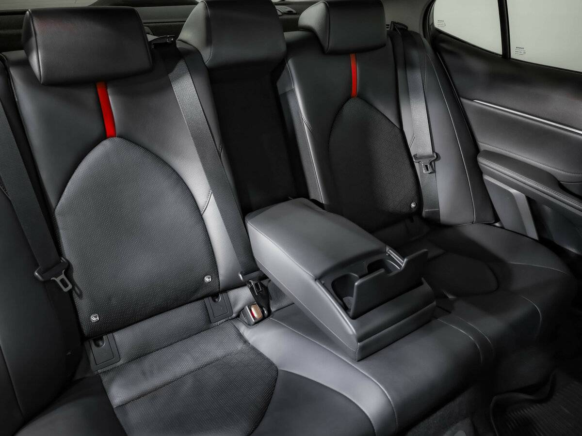 Toyota Camry с пробегом — 2021 год. Фото: #24