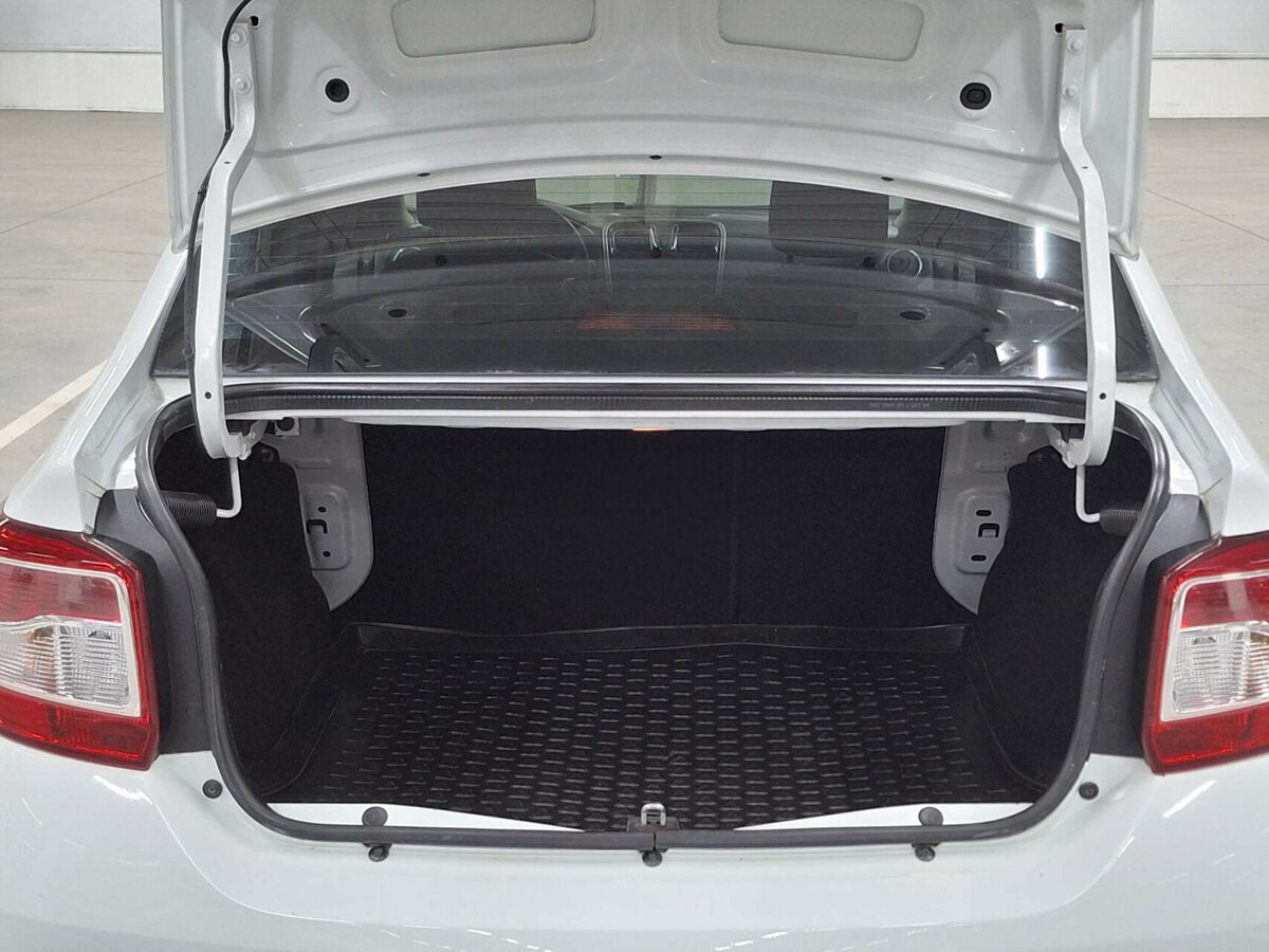 Renault Logan с пробегом — 2017 год. Фото: #9