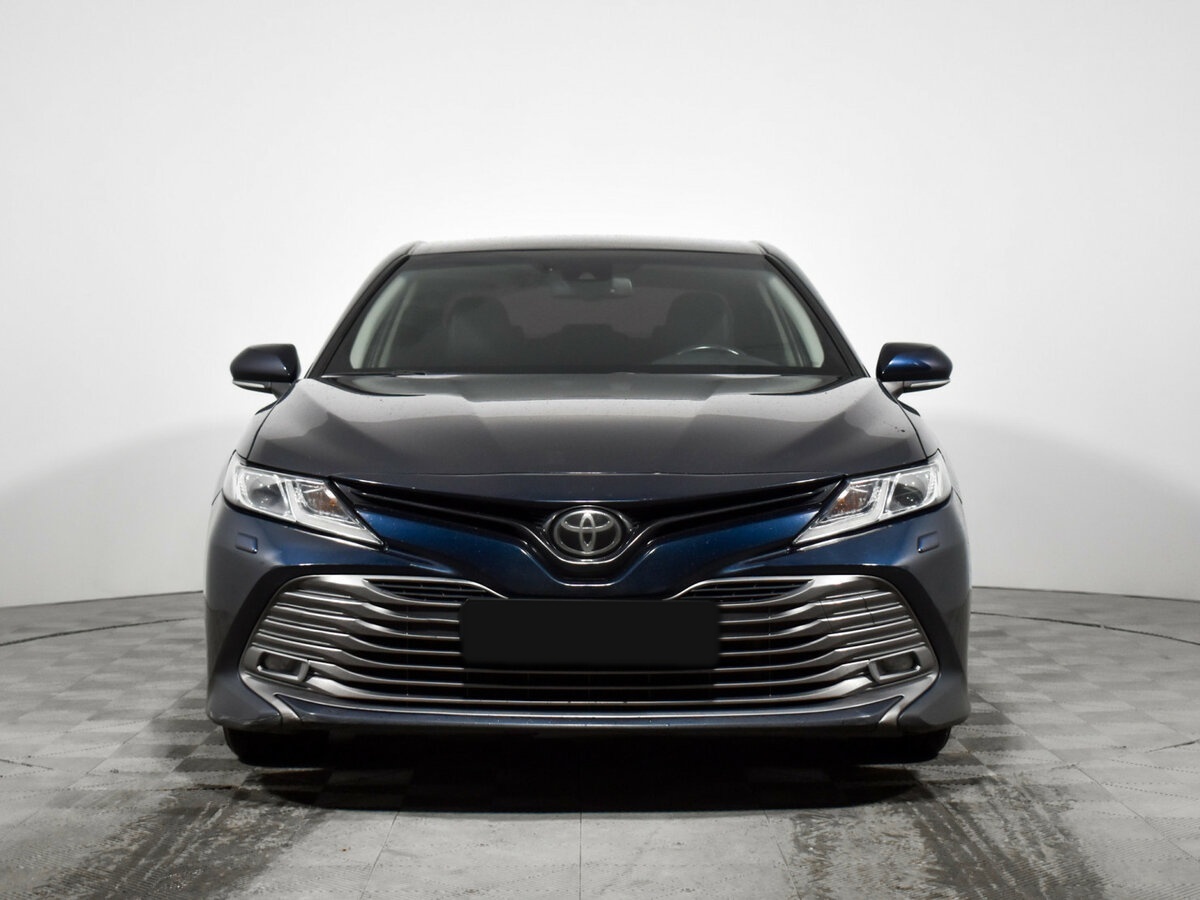 Toyota Camry с пробегом — 2018 год. Фото: #1