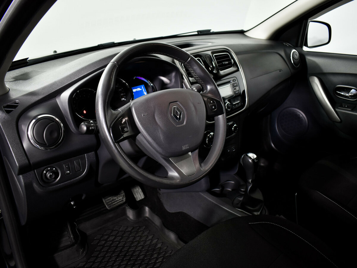 Renault Sandero с пробегом — 2016 год. Фото: #8