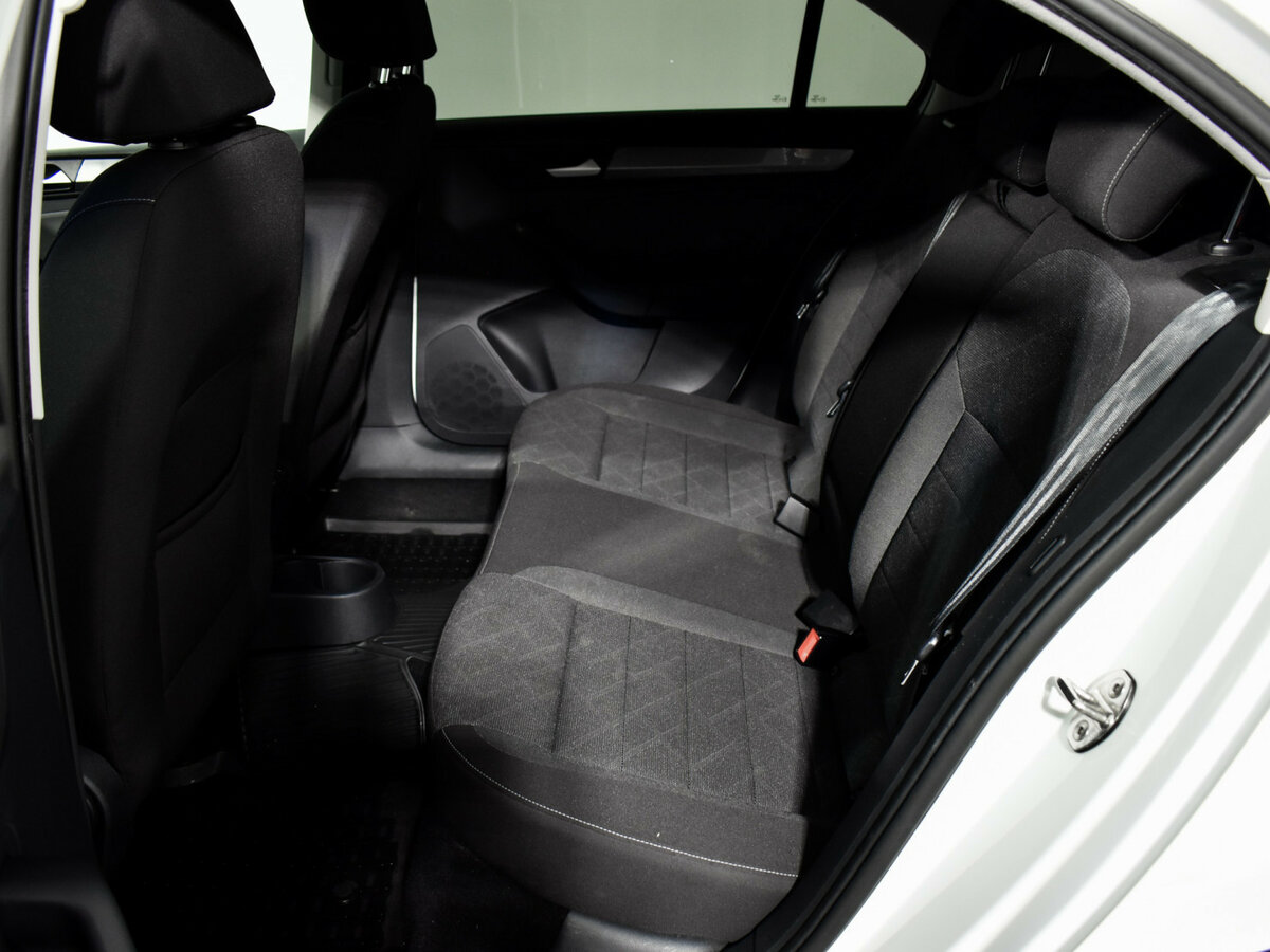 Volkswagen Polo с пробегом — 2020 год. Фото: #10