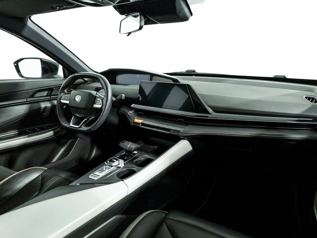 Changan UNI-V с пробегом — 2024 год. Фото: #8