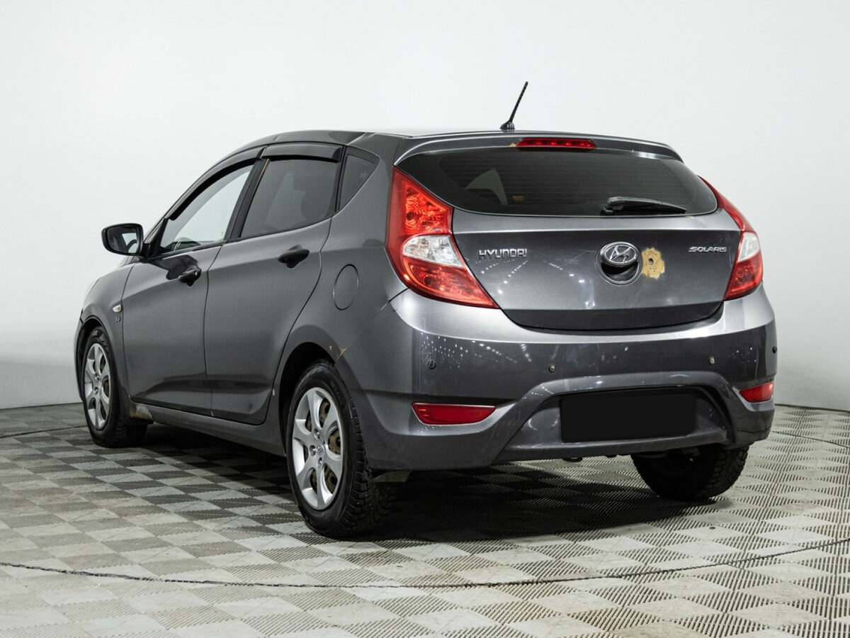 Hyundai Solaris с пробегом — 2012 год. Фото: #6