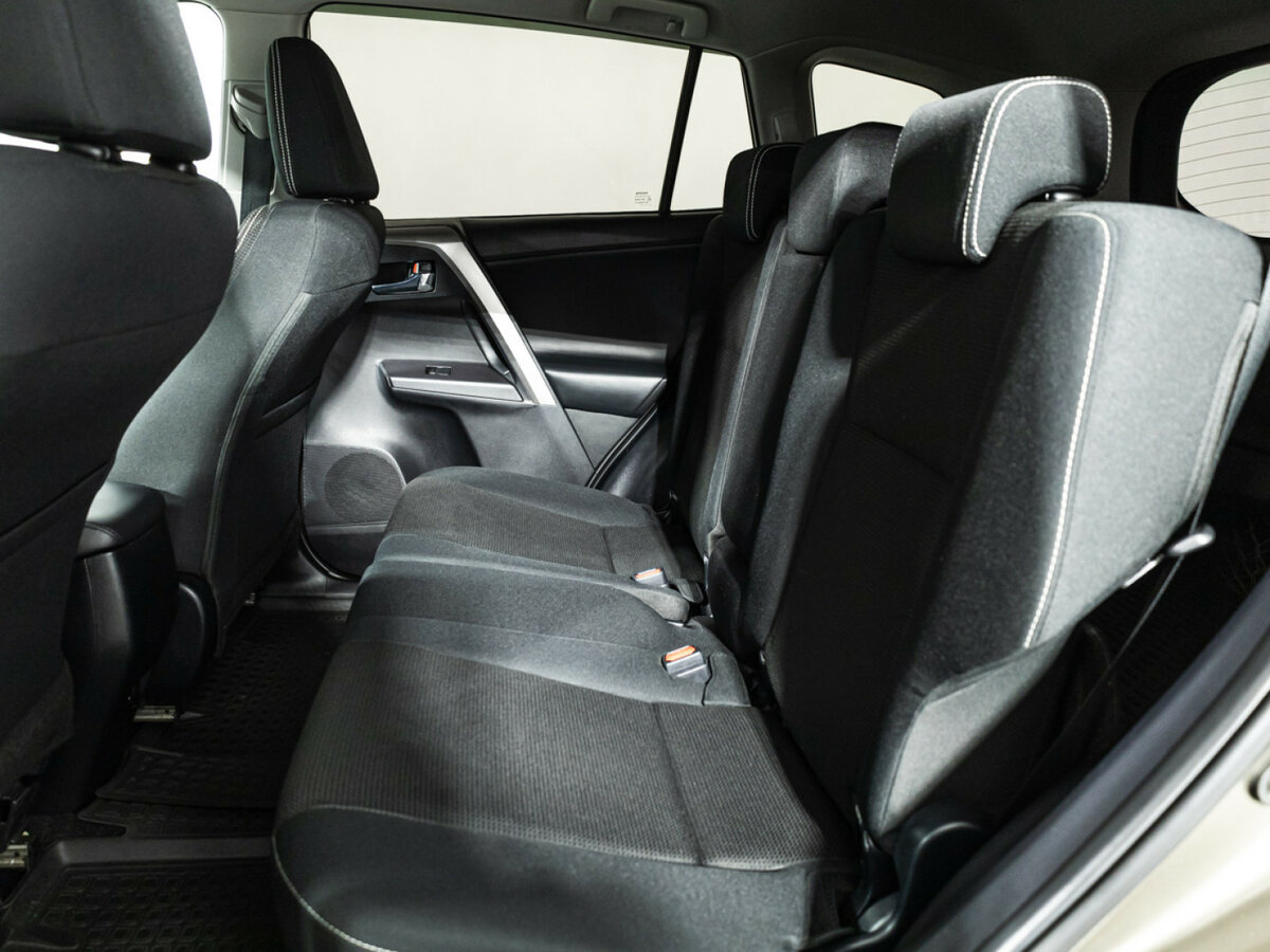 Toyota RAV4 с пробегом — 2018 год. Фото: #7