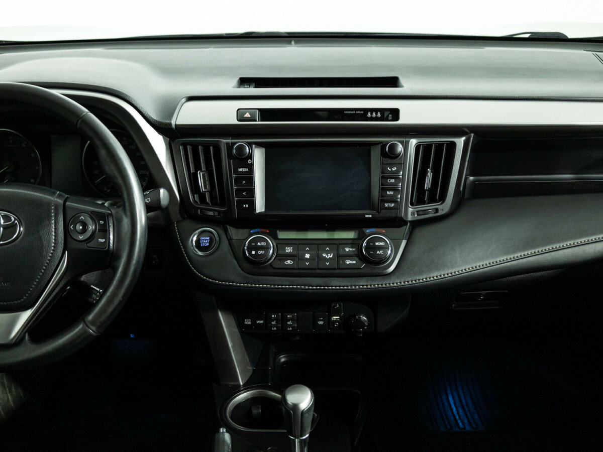 Toyota RAV4 с пробегом — 2018 год. Фото: #11