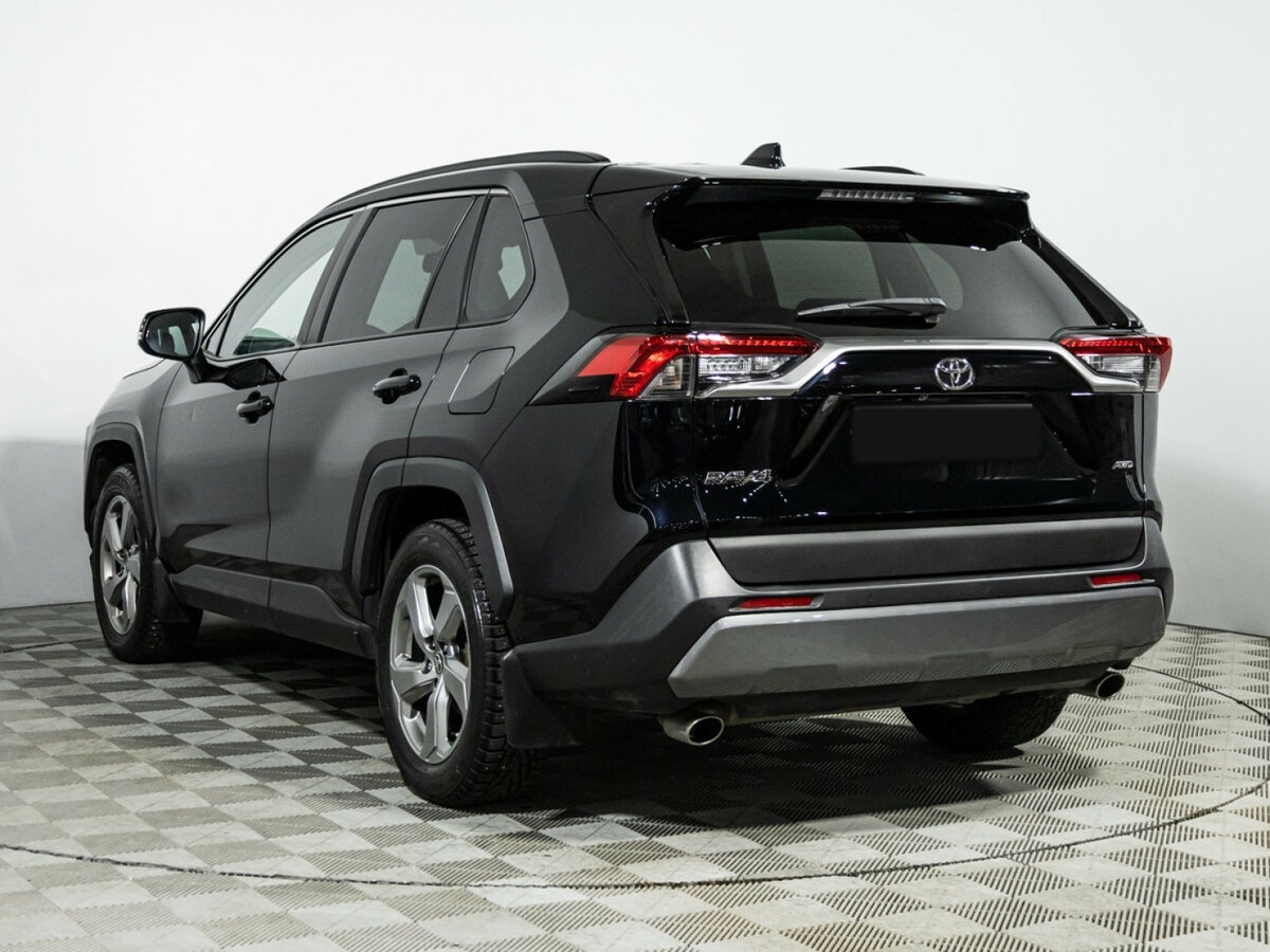 Toyota RAV4 с пробегом — 2021 год. Фото: #6