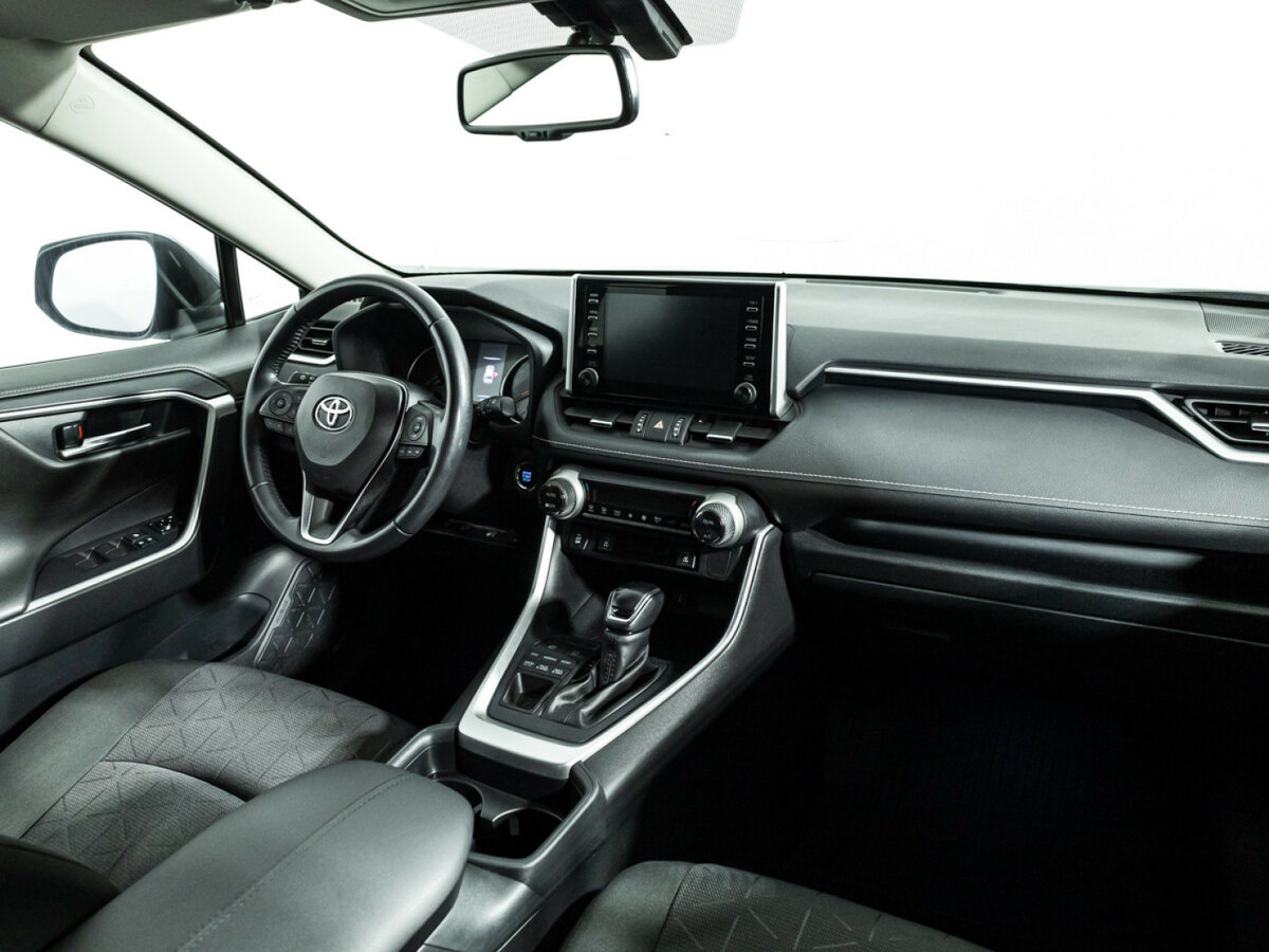 Toyota RAV4 с пробегом — 2021 год. Фото: #8