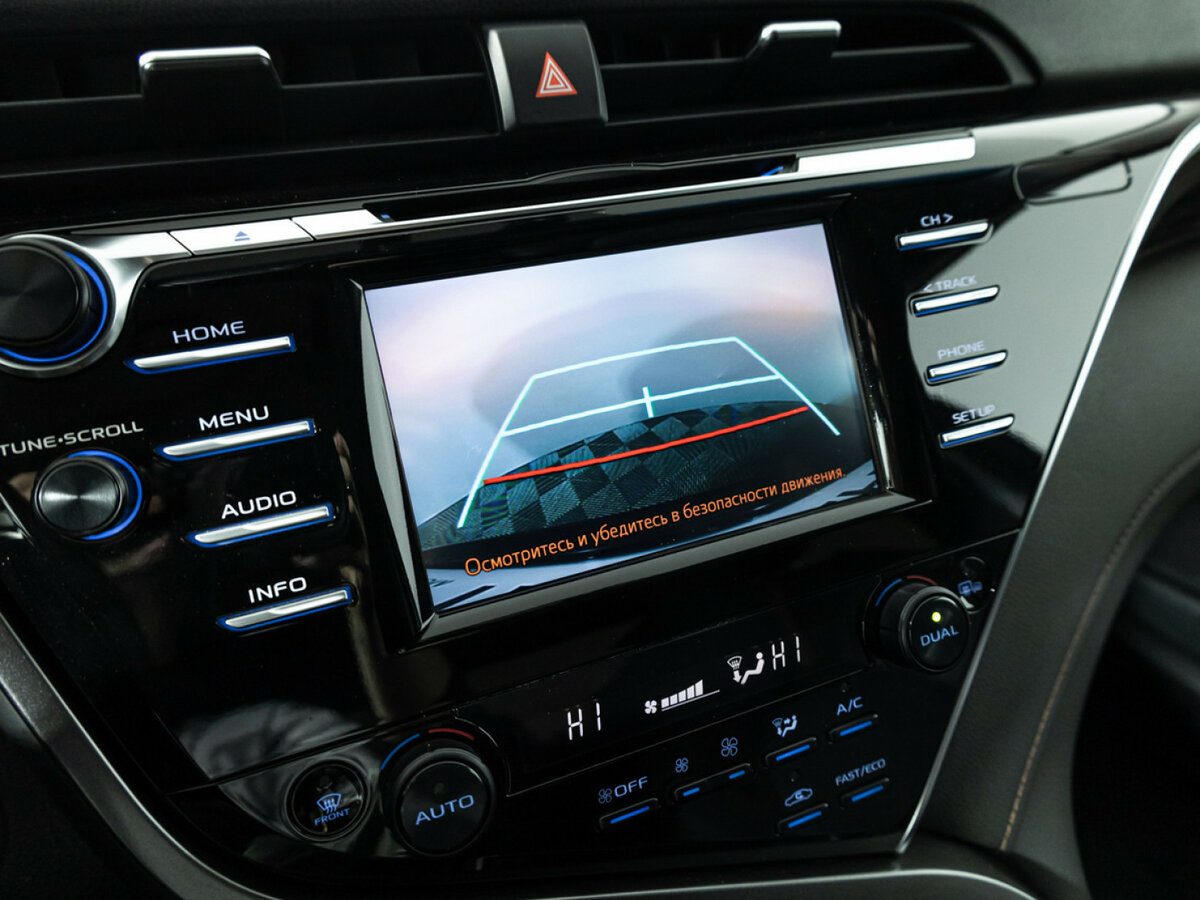 Toyota Camry с пробегом — 2018 год. Фото: #13