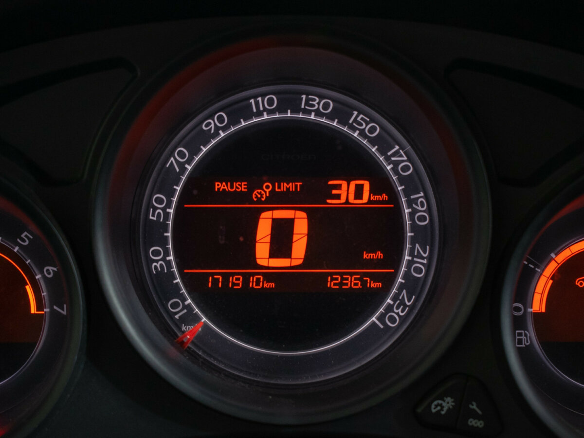 Citroen C4 с пробегом — 2013 год. Фото: #11