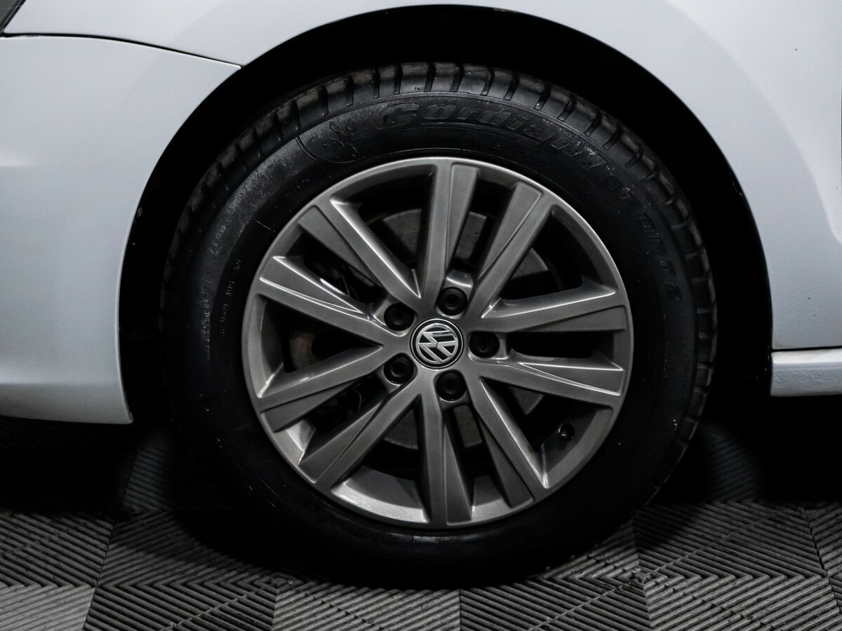 Volkswagen Polo с пробегом — 2019 год. Фото: #12