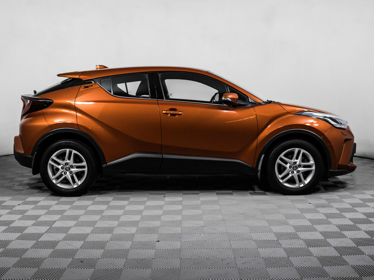 Toyota C-HR с пробегом — 2019 год. Фото: #3