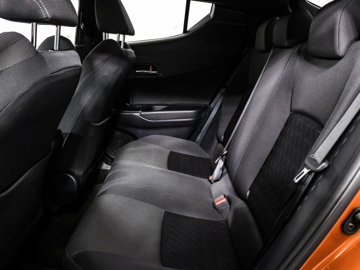 Toyota C-HR с пробегом — 2019 год. Фото: #10