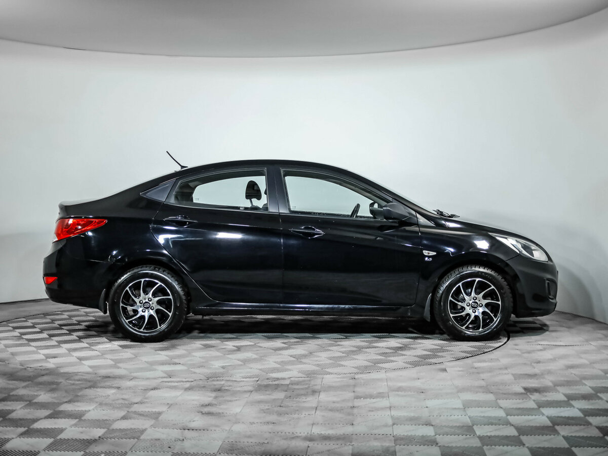 Hyundai Solaris с пробегом — 2013 год. Фото: #3