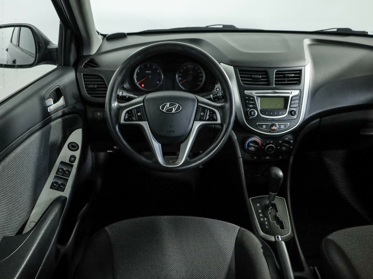 Hyundai Solaris с пробегом — 2013 год. Фото: #9