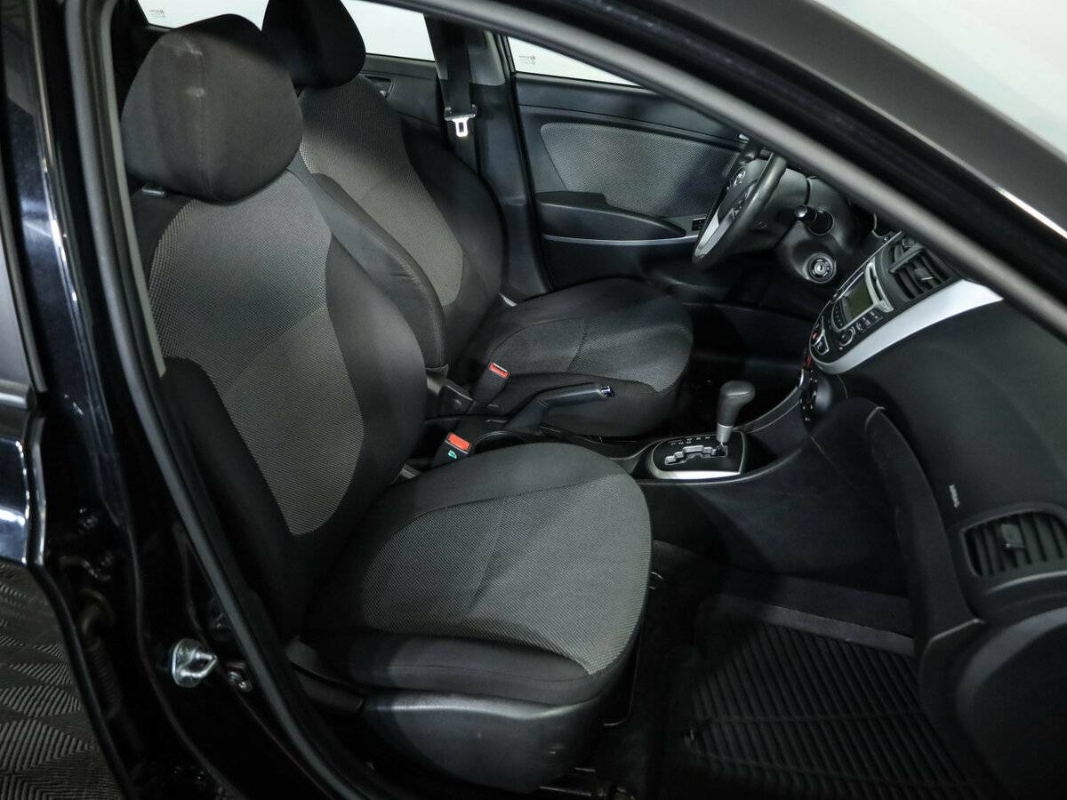 Hyundai Solaris с пробегом — 2013 год. Фото: #22