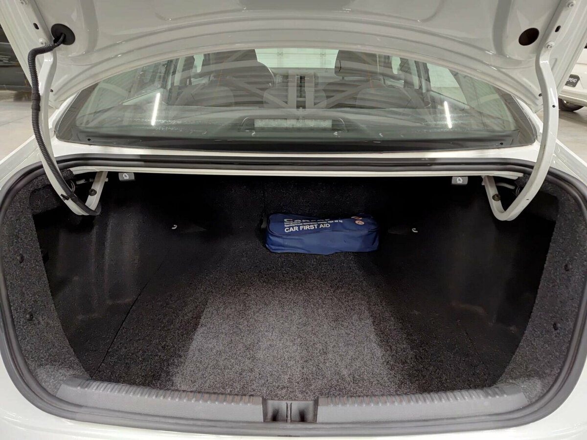 Volkswagen Jetta с пробегом — 2016 год. Фото: #9