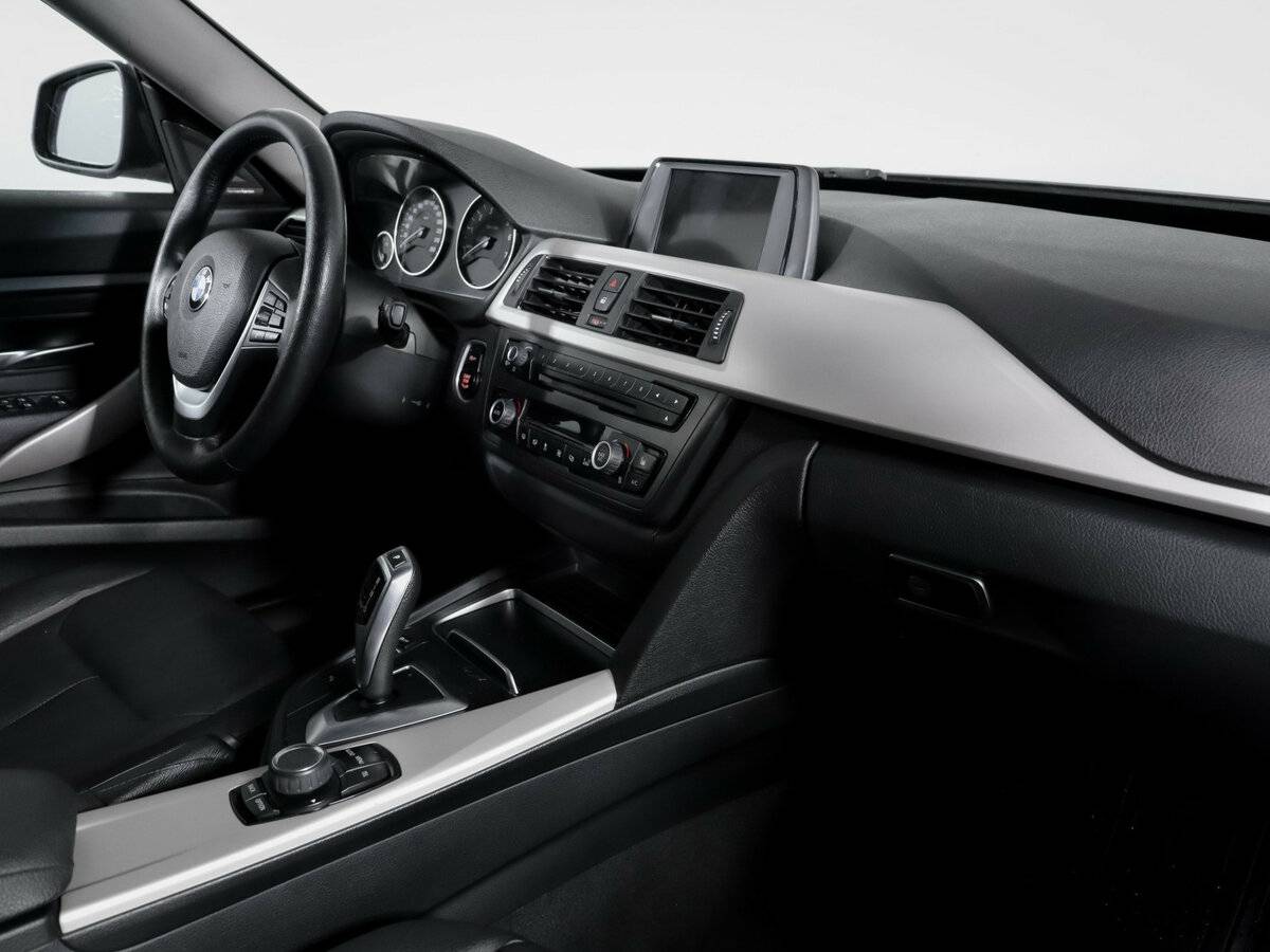 BMW 3 серии с пробегом — 2015 год. Фото: #8