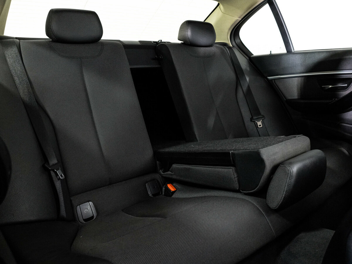 BMW 3 серии с пробегом — 2016 год. Фото: #17