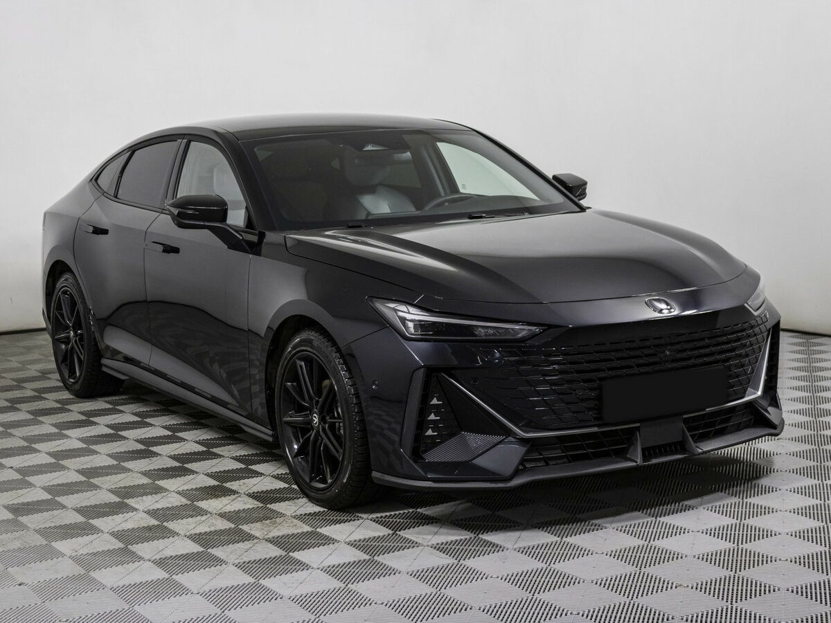 Changan UNI-V с пробегом — 2023 год. Фото: #2