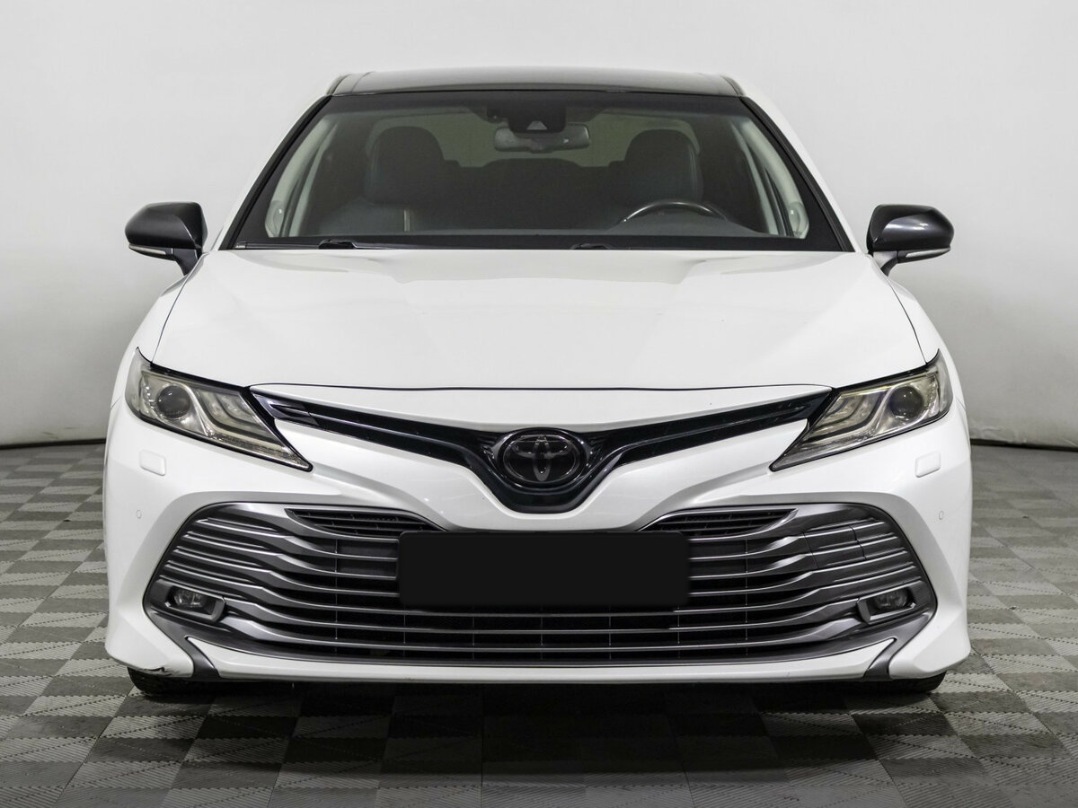 Toyota Camry с пробегом — 2019 год. Фото: #1