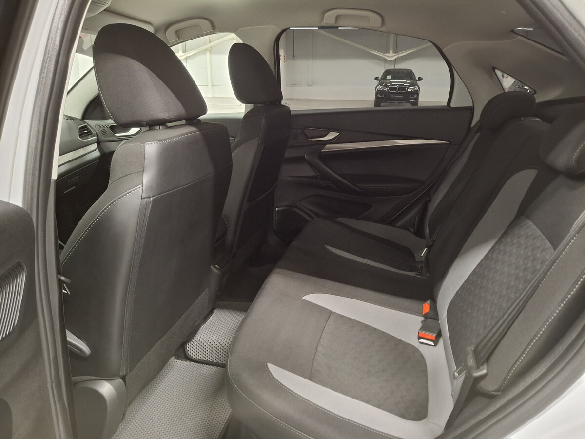 Lada (ВАЗ) Vesta с пробегом — 2024 год. Фото: #11