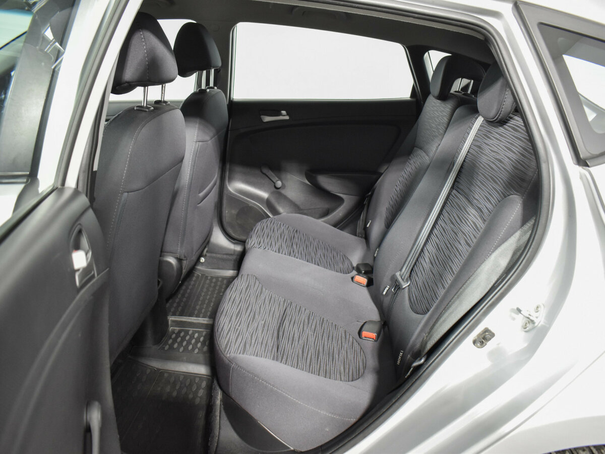 Hyundai Solaris с пробегом — 2015 год. Фото: #10