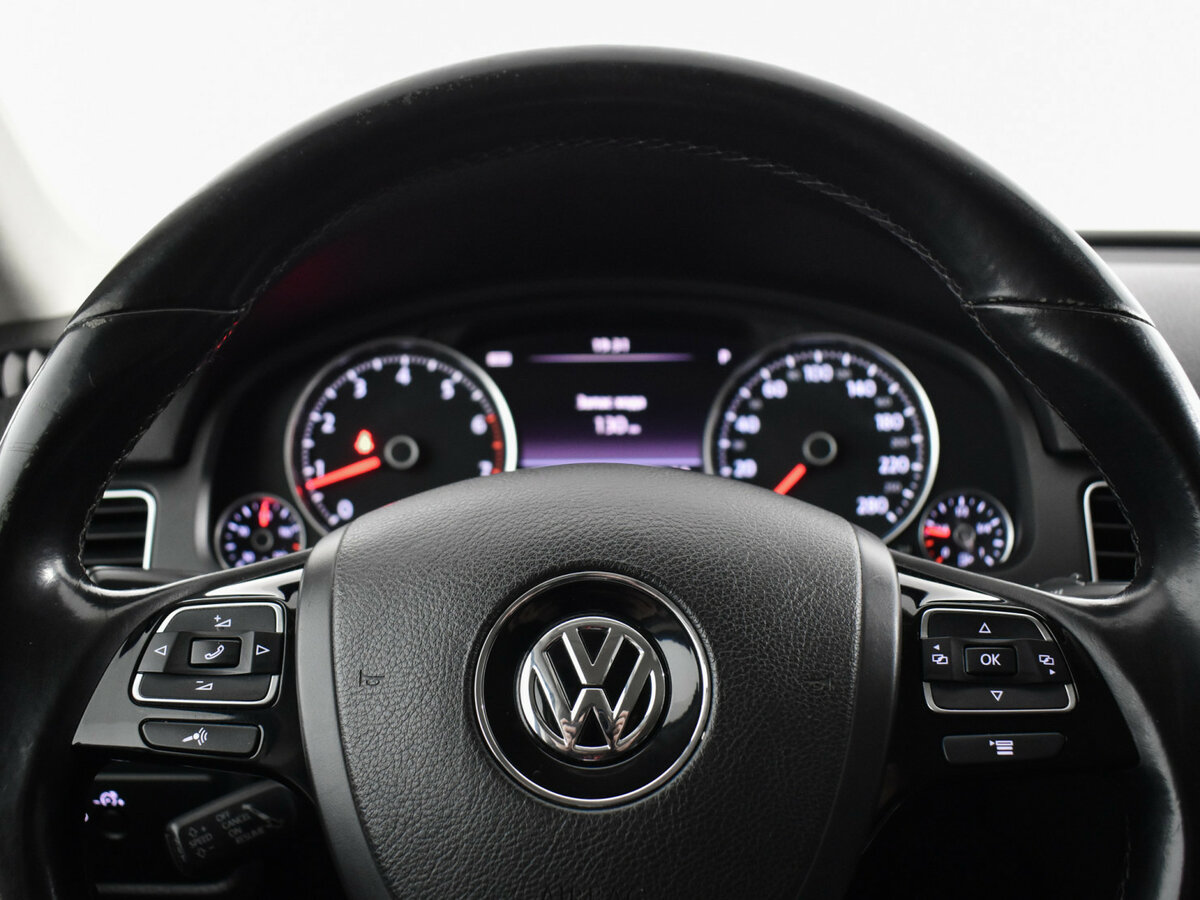 Volkswagen Touareg с пробегом — 2015 год. Фото: #13