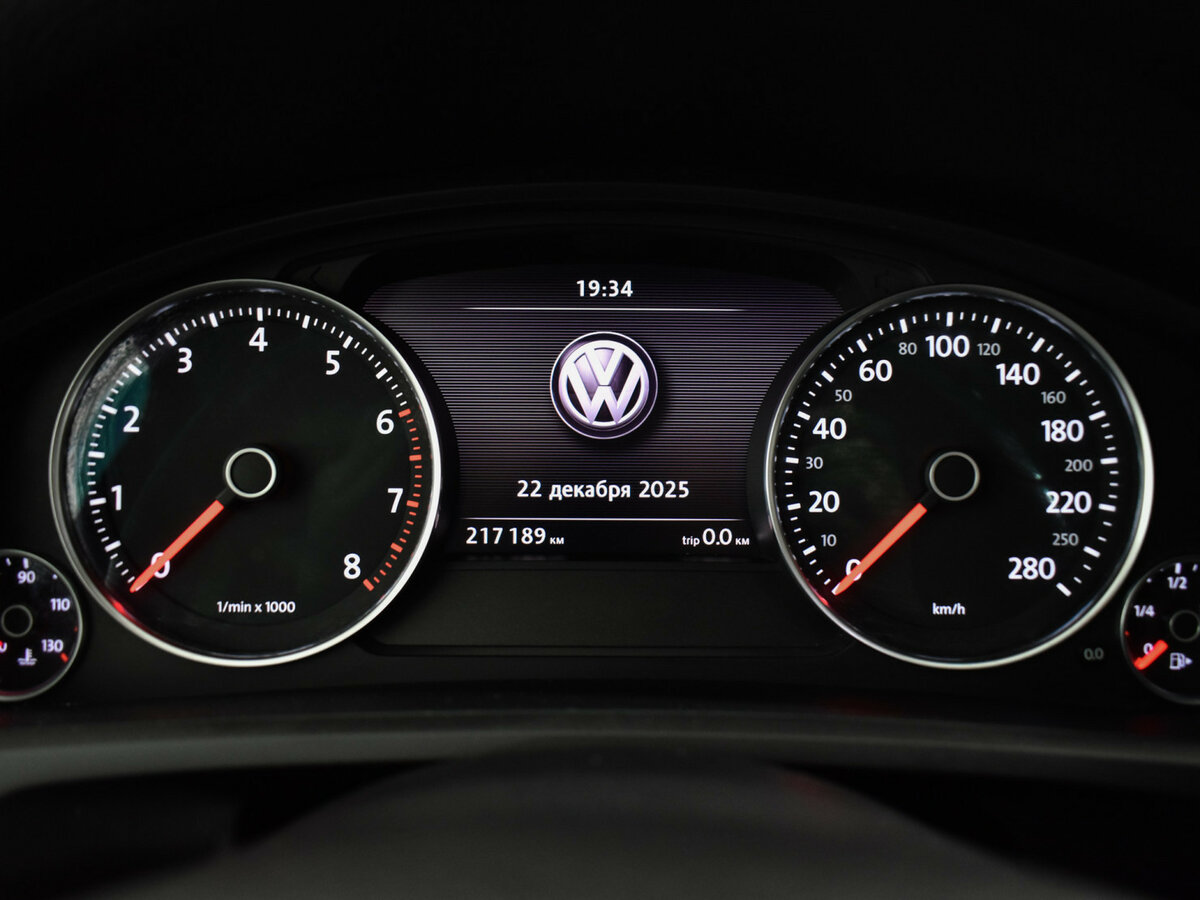 Volkswagen Touareg с пробегом — 2015 год. Фото: #19