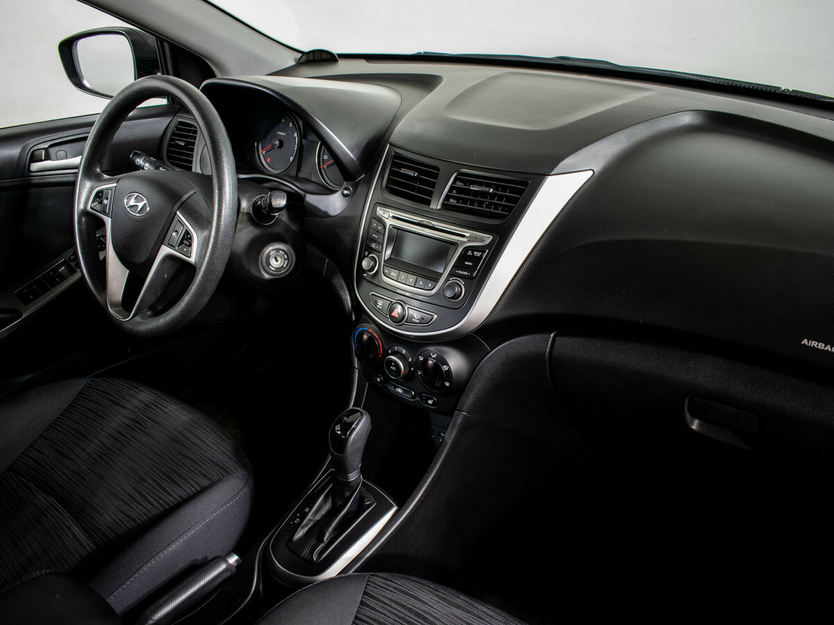 Hyundai Solaris с пробегом — 2015 год. Фото: #9