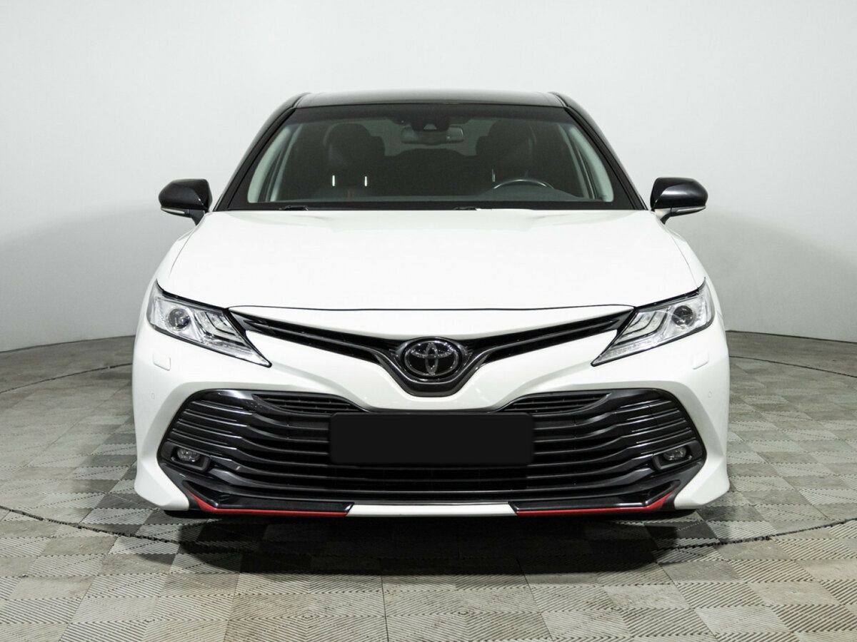 Toyota Camry с пробегом — 2020 год. Фото: #1