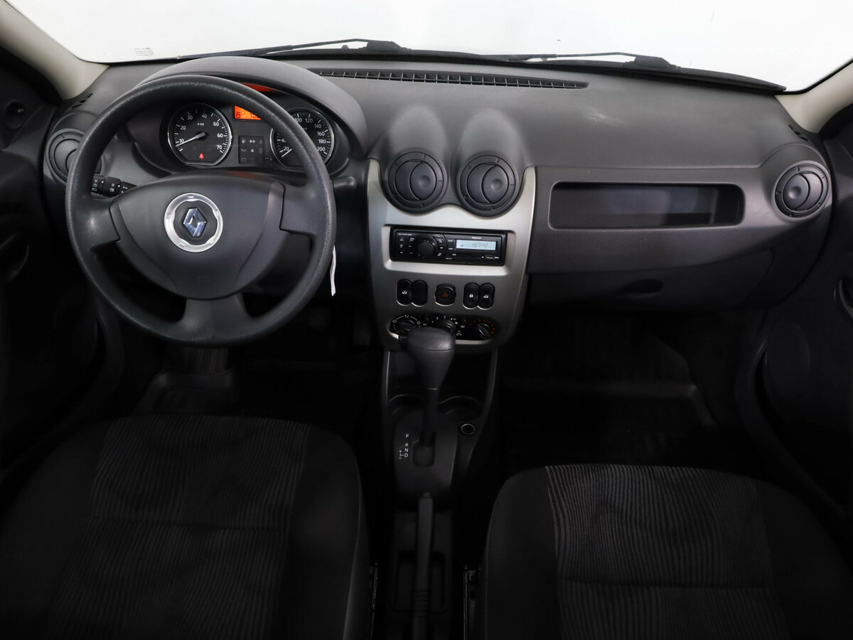 Renault Logan с пробегом — 2015 год. Фото: #6