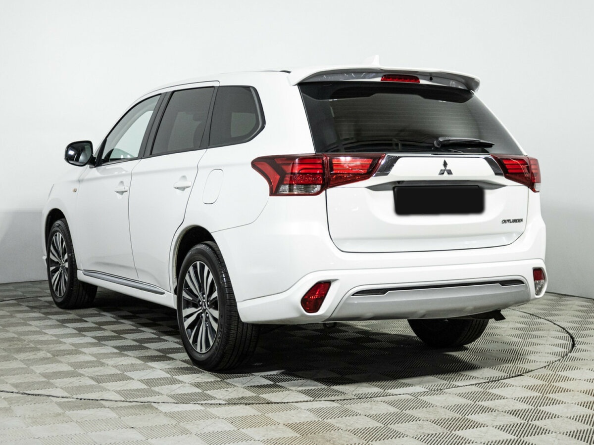 Mitsubishi Outlander с пробегом — 2022 год. Фото: #5