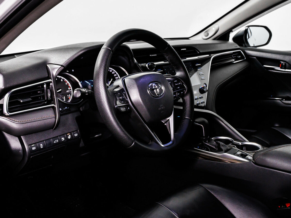 Toyota Camry с пробегом — 2019 год. Фото: #11