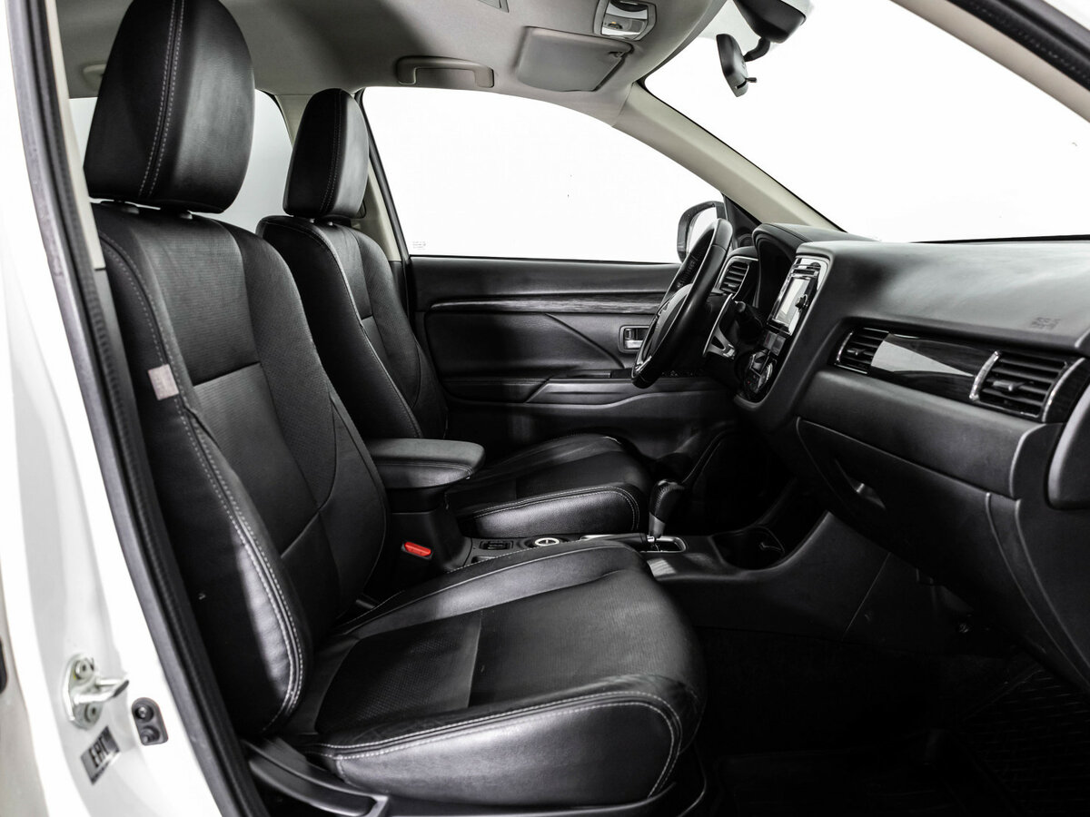 Mitsubishi Outlander с пробегом — 2016 год. Фото: #14