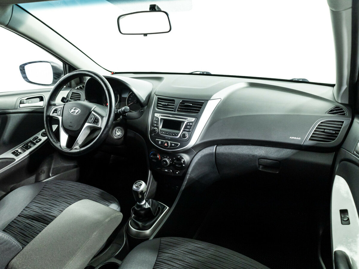 Hyundai Solaris с пробегом — 2015 год. Фото: #8