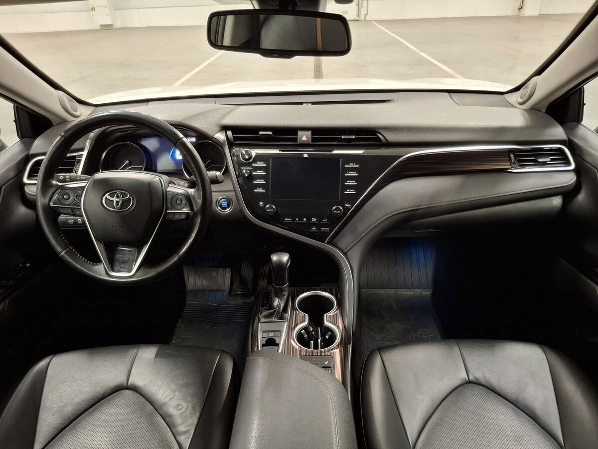 Toyota Camry с пробегом — 2020 год. Фото: #13
