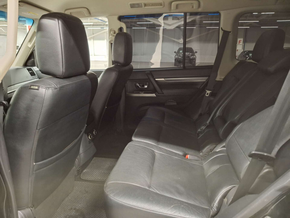 Mitsubishi Pajero с пробегом — 2012 год. Фото: #11