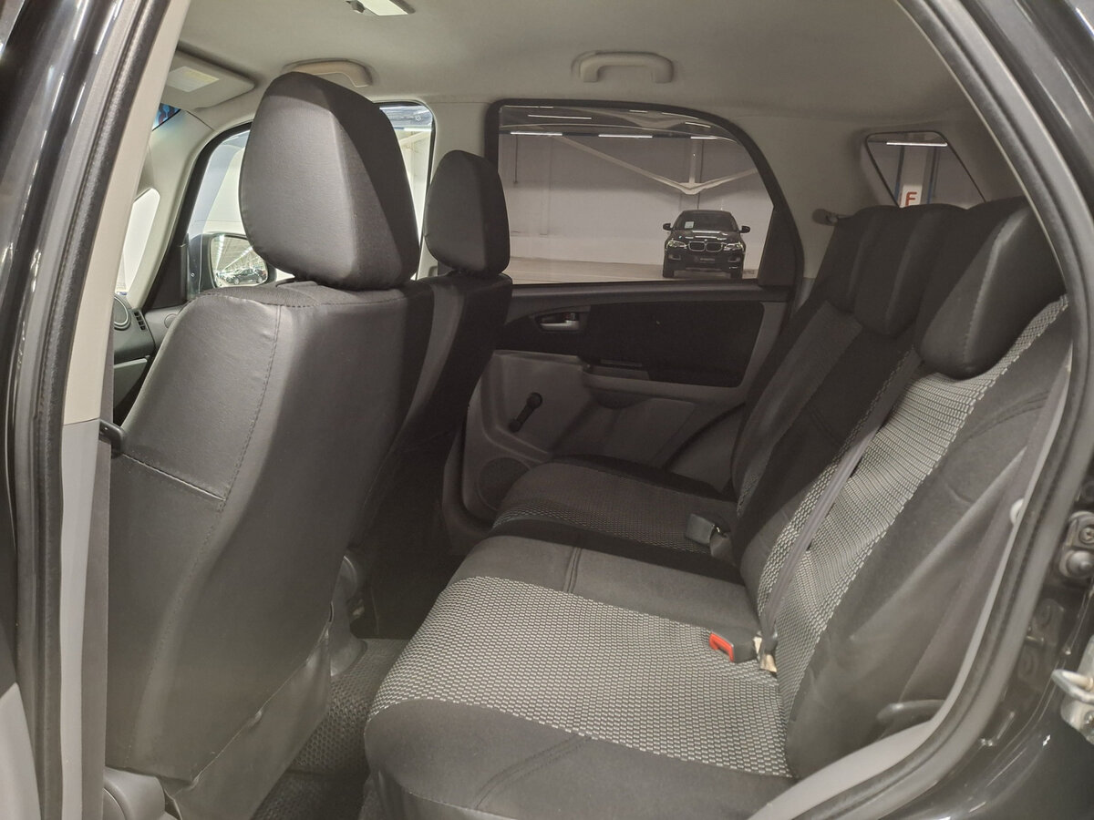 Suzuki SX4 с пробегом — 2012 год. Фото: #11