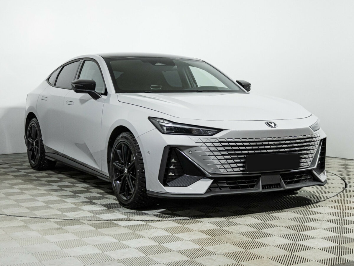 Changan UNI-V с пробегом — 2024 год. Фото: #2