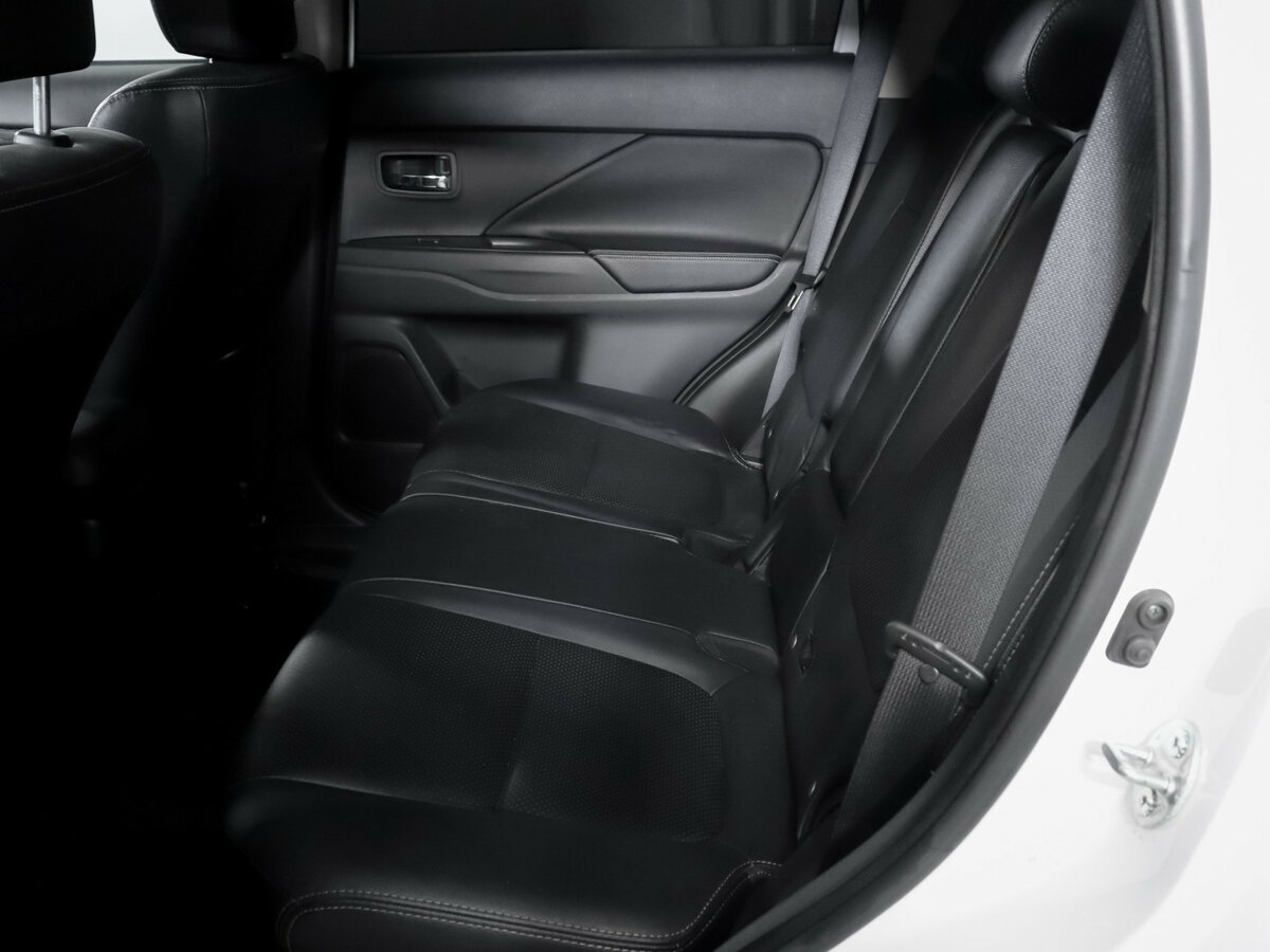 Mitsubishi Outlander с пробегом — 2018 год. Фото: #9