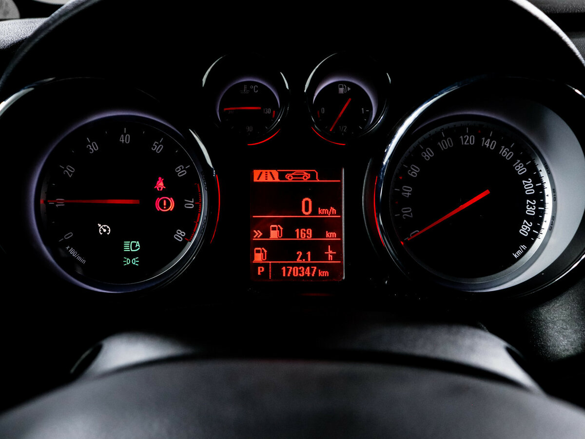 Opel Astra с пробегом — 2013 год. Фото: #8