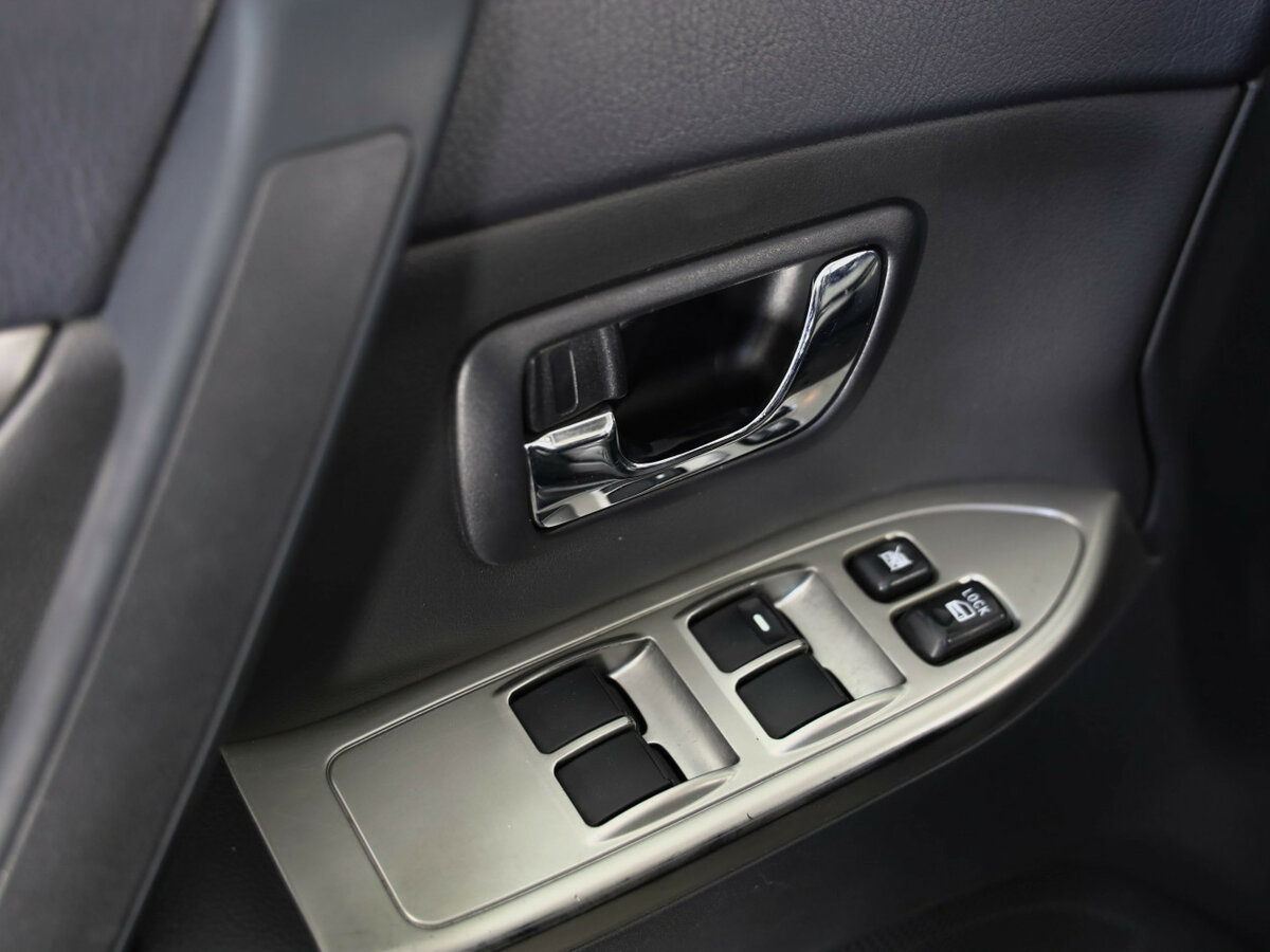 Mitsubishi Pajero с пробегом — 2013 год. Фото: #16