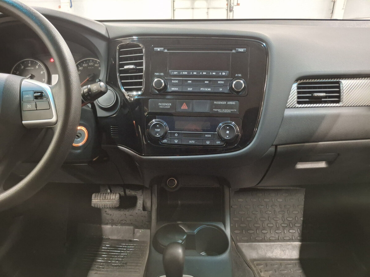 Mitsubishi Outlander с пробегом — 2014 год. Фото: #13