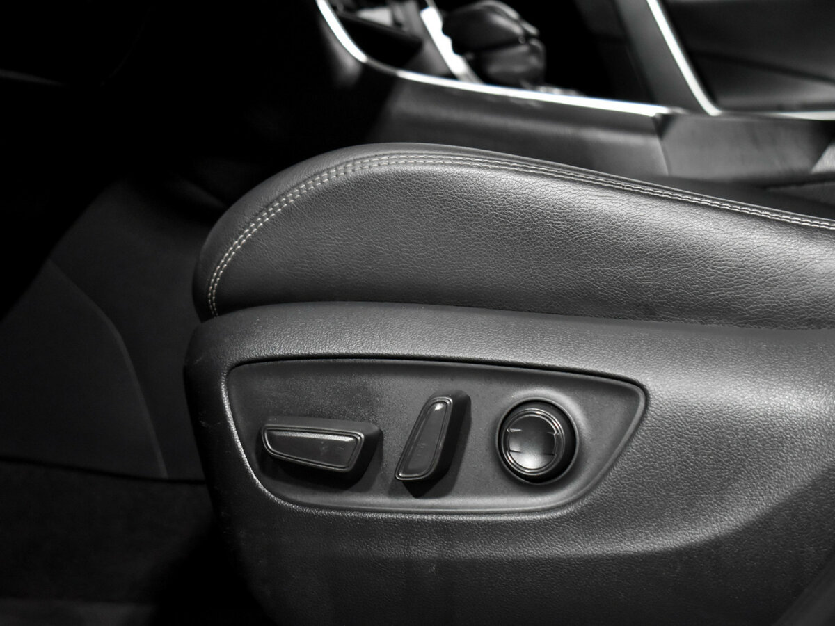 Toyota RAV4 с пробегом — 2019 год. Фото: #7