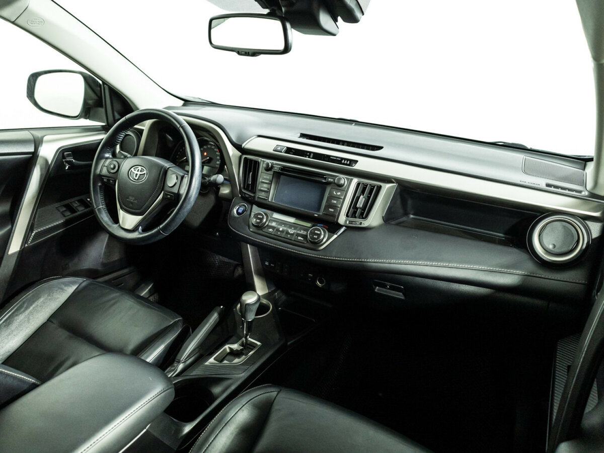 Toyota RAV4 с пробегом — 2014 год. Фото: #8