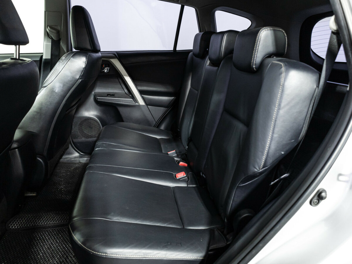 Toyota RAV4 с пробегом — 2014 год. Фото: #9