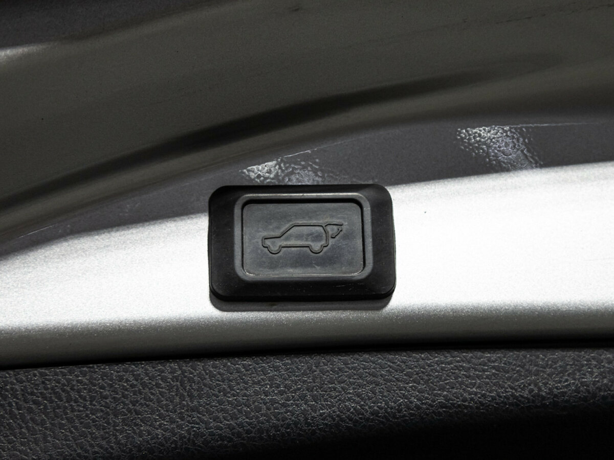 Toyota RAV4 с пробегом — 2014 год. Фото: #16