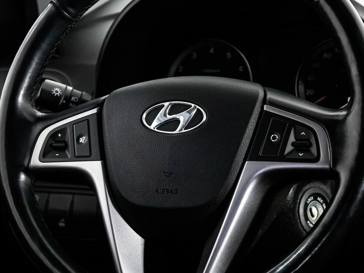 Hyundai Solaris с пробегом — 2014 год. Фото: #8