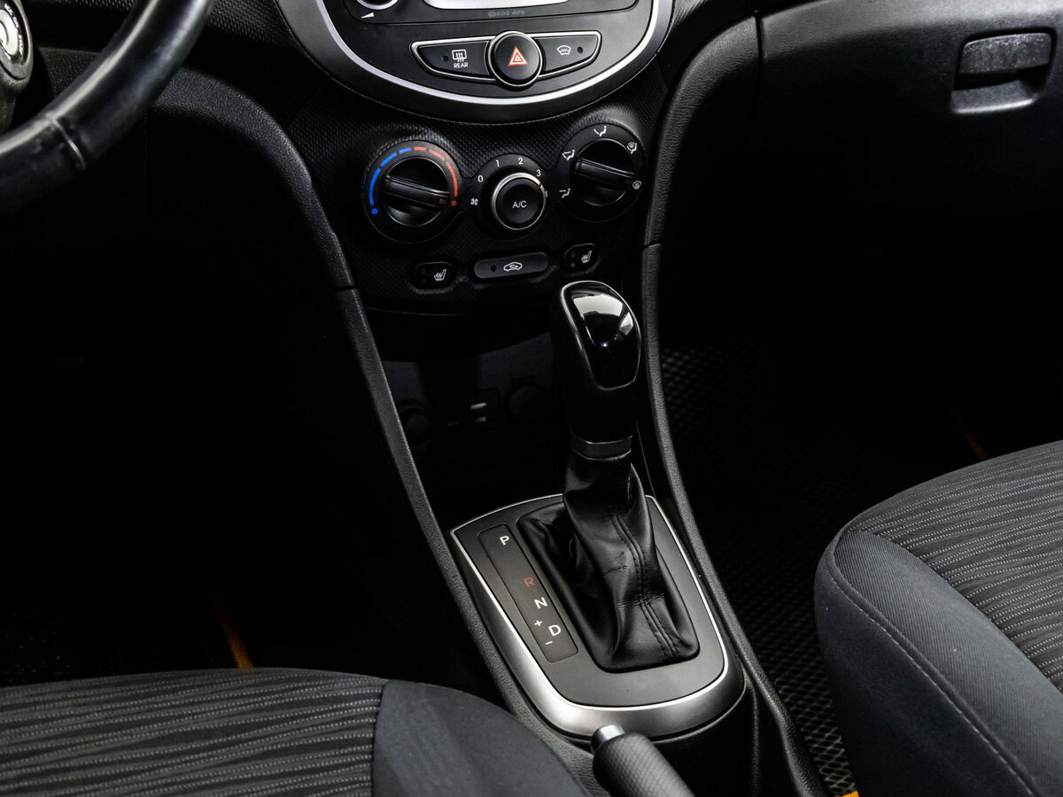 Hyundai Solaris с пробегом — 2014 год. Фото: #9